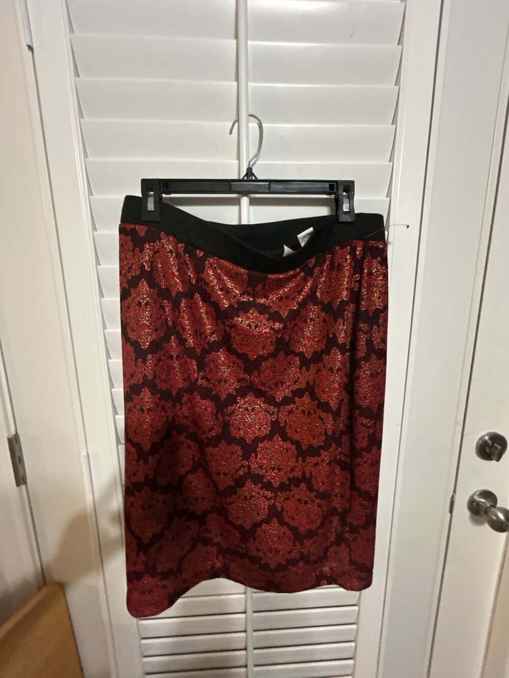 NY Collection Red and Gold Damask Jacquard Pencil Skirt with Black Waistband Siz